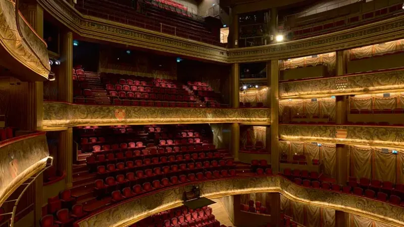 LEVER DE RIDEAU AU THÉÂTRE DU CAPITOLE