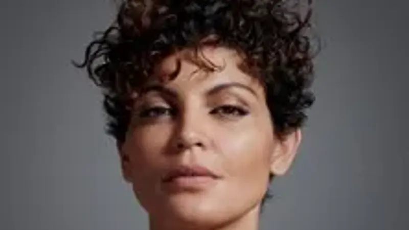 Nawell Tout Court